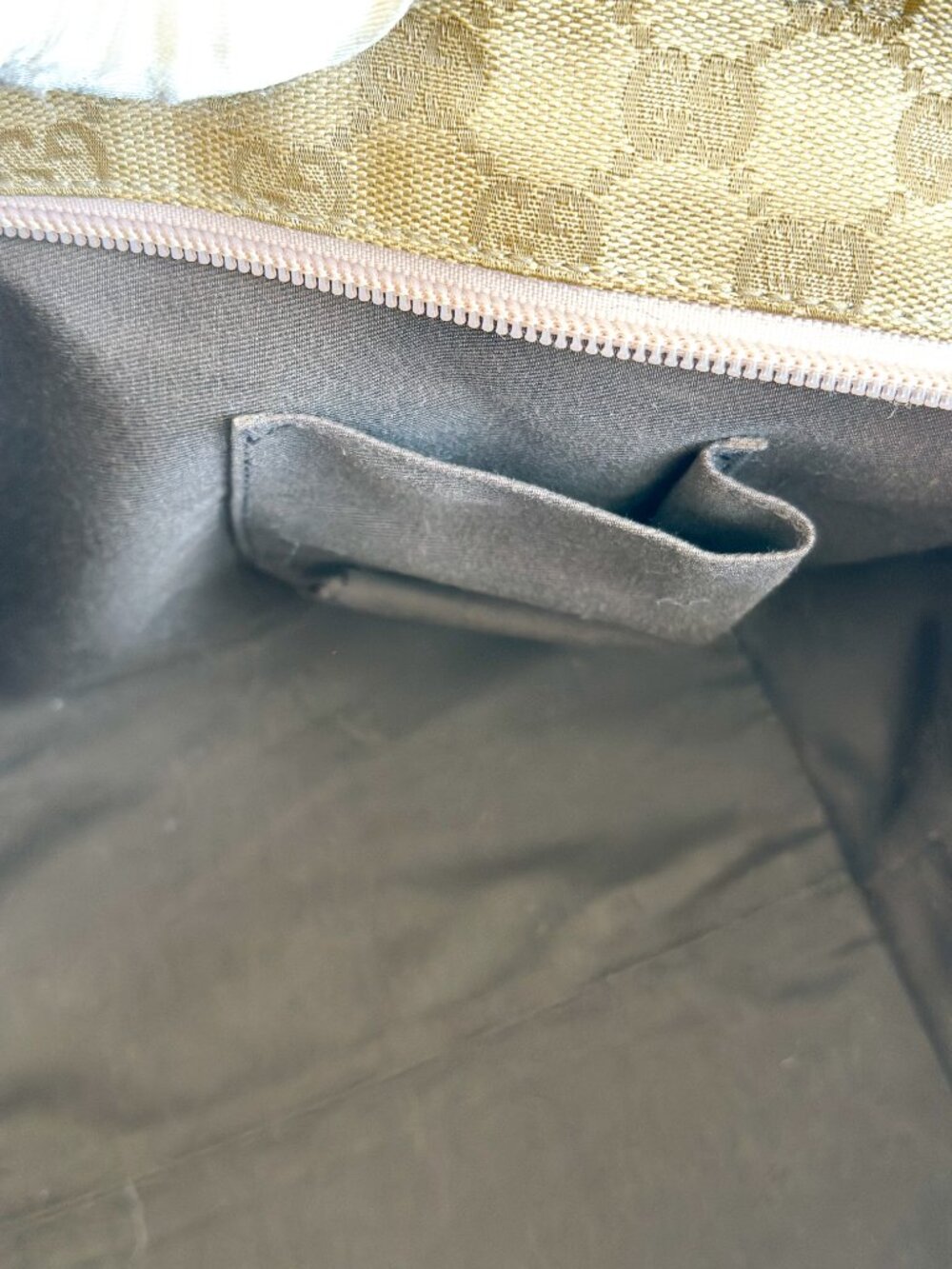 Gucci GG Monogram Canvas Blue Pink Tote Bag - Picture 16 of 16